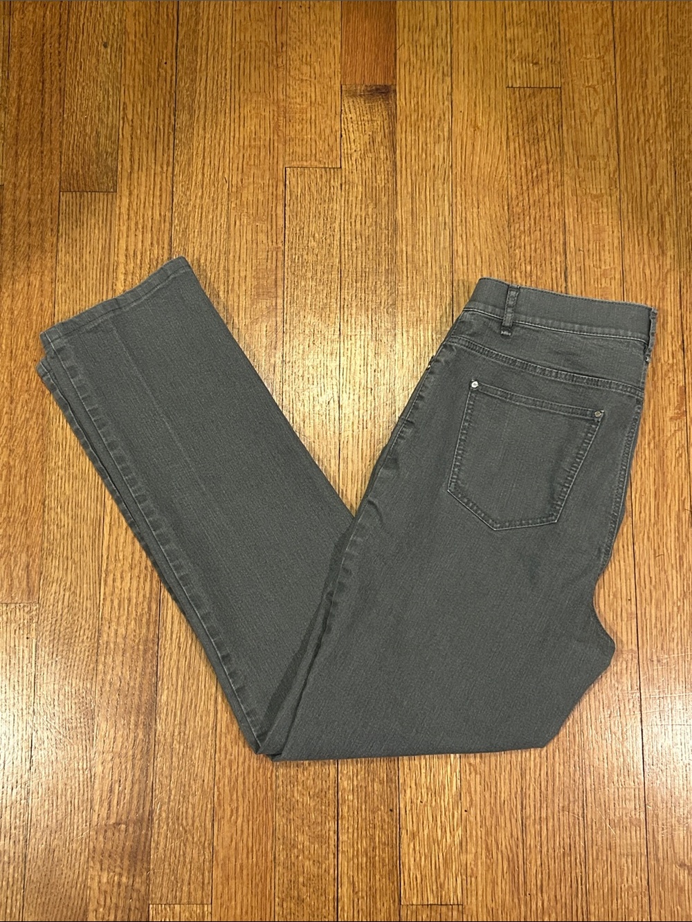 Lafayette 148 New York Straight-Leg Jeans in Soft Gray
